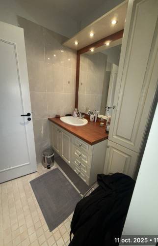 Rénovation d’une maison près de Couëron : rafraîchir les murs et moderniser la salle de bain entre deux locations avan travaux