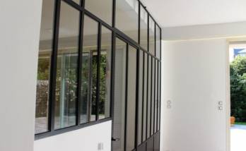 Intégration verrière d'atelier sur mesure maison ancienne baies coulissante sur mur de façade après ouverture - La Chapelle-en-Vexin (95420) 