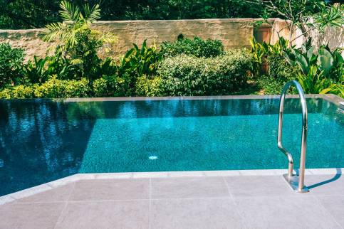 Piscine et aménagement après travaux