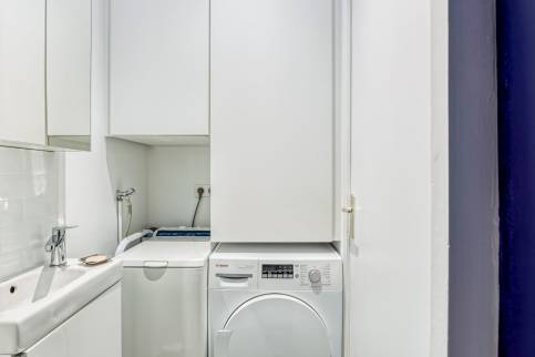 Rénovation d'un appartement ancien dans le coeur de Lyon : agencement sur mesure pour l'espace buanderie