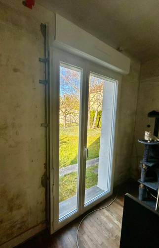 Transformation d’une fenêtre en porte-fenêtre avec volet roulant près de Troyes 1