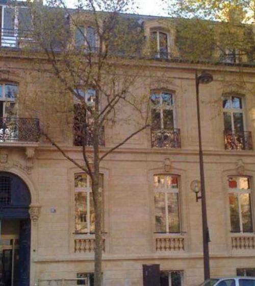 Ravaler la façade d'un immeuble à Paris étoile