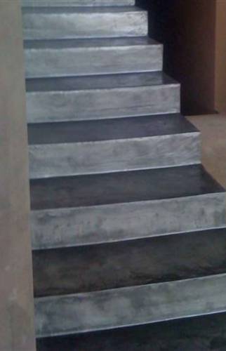 Rénovation d'un escalier en béton ciré