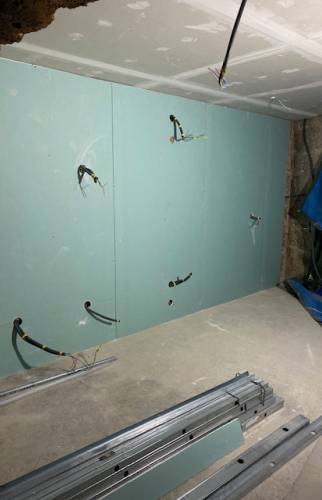 Préparation des arrivées eaux et électriques