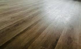 Pose d'un parquet flottant près de Chambéry 