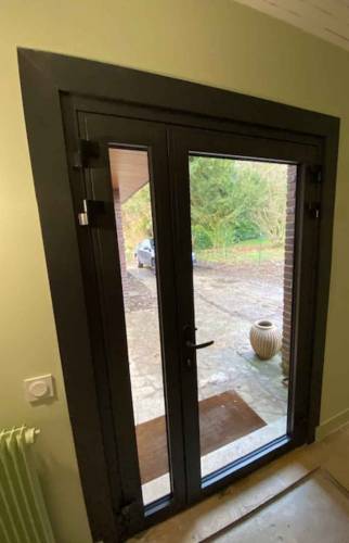 Pose d'une porte à Trouville