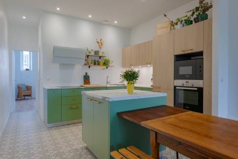 Lyon (69009) : cuisine ouverte avec implantation en L et ilôt central