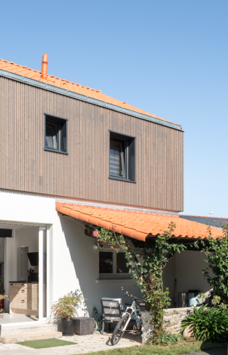 Création d'une surélévation de 70 m² et rénovation intérieure à Saint-Sébastien-sur-Loire - extérieurs bardage
