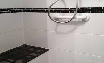 Salle de bain accessible PMR