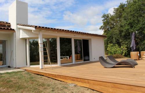 Terrasse en composite par LA MAISON DES TRAVAUX ANNECY