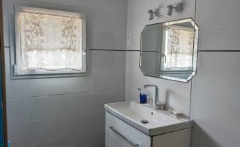 Salle de bain rénovée, et plus lumineuse...