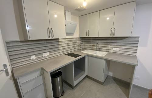 cuisine blanche et grise La Maison Des Travaux Alès