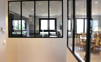 Création d’une verrière d’atelier déstructurée sur mesure à Paris