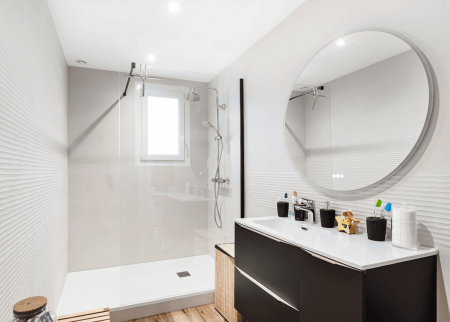 Rénovation et aménagement de salle de bain moderne - Cuers 83390