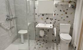 Salle de bain senior moderne et design à paris