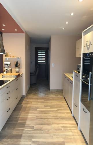 Cuisine neuve vue depuis la véranda à BAUZY (41)