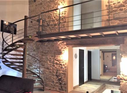 Réalisation d'un escalier métal avec coursive, en finition effet "rouillé", commune du Val de Saône