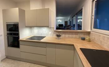 Cuisine rénovée à Châtenay-Malabry avec l'ouverture vers le séjour