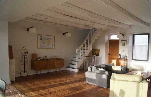 Salon sur parquet massif