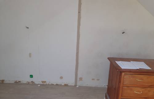 Montage d'une cloison séparatrice pour réaménagement intérieur