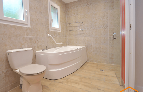 Agrandir une salle de bain accessible PMR