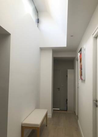 Eclairage naturel dans un couloir à Village Neuf