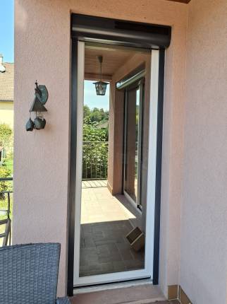 Rénovation de menuiserie avec installation de porte-fenêtre à verre traité - Lagnieu 01150