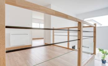 Création d’un escalier en bois massif laqué blanc à Vertou (44)