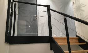 Accès à l'étage nouvel escalier ouvert au quart turnant avec garde corps inox 5 câbles à Meaux (77100)