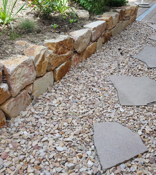 Allée de jardin en pierres et ardoise Milly-La-Forêt
