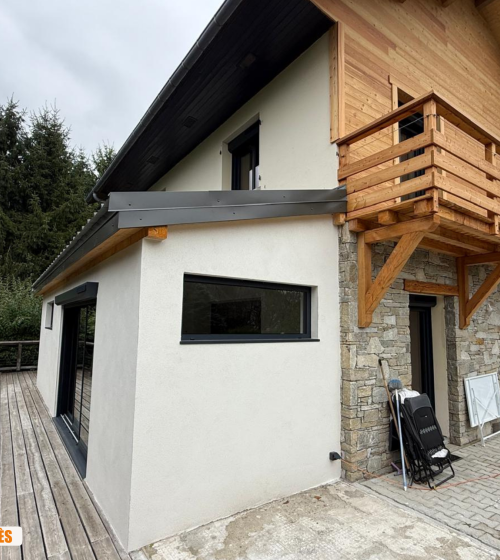 agrandissement maison Haute-Savoie, extension de maison contemporaine, rénovation véranda en extension, artisans extension maison, courtier en travaux sallanches