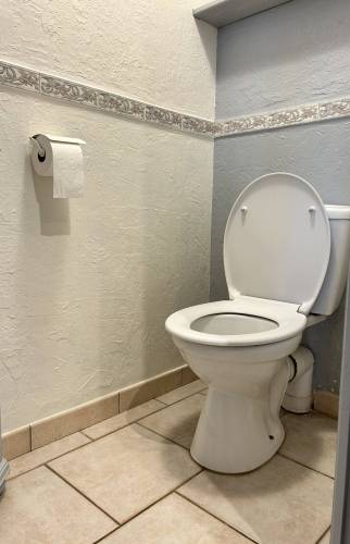 toilette avant rénovation chambre parentale et toilette La Maison Des Travaux Bruz