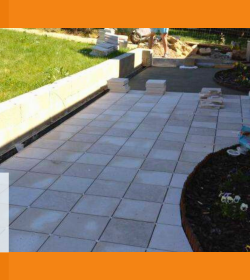 Terrasse à Plomeur : préparation soignée du sol pour une base stable avant la pose de carrelage, par Michel Le Donge, courtier à Quimper.