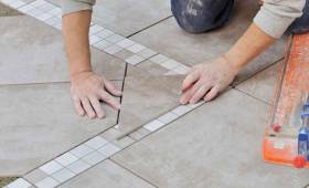 Finition de la terrasse carrelée pour accueillir le spa - Nantes 44