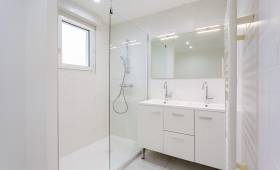 Champagne au Mont D'or (69410) : Rénovation de salle de bains dans un style épuré et lumineux