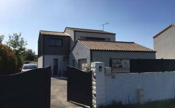 Extension zinc intégrée à la maison