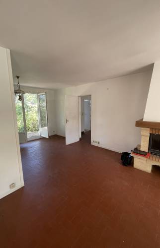 salon salle de séjour avec cheminée après rénovation