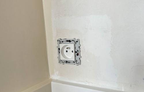 Installation d'une prise électrique