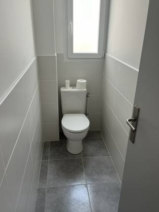 Réfection cabinet de toilettes 17340