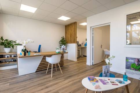 Rénovation complète d'une agence Audition Conseil, Villefranche sur saone