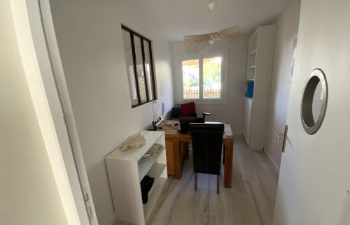 bureau de directrice micro crèche La Maison Des Travaux Alès