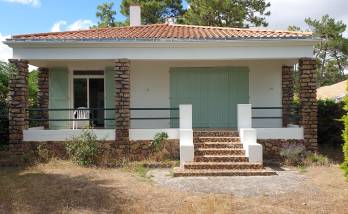 Arrière de la maison rénovée (volets peint + balustrade)