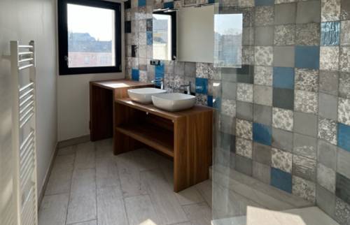 Fenêtre dans la salle de bain