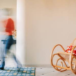 aménagement astucieux de chambres empilées à Grenoble – signé Emma Beale