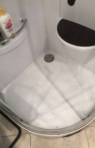 Ancien format de receveur de la cabinet de doouche déposée en salle de bain - Cassis (13260)