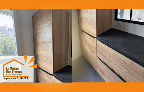 Rénovation à Quimper : meubles de cuisine bois clair et plan de travail noir par M. Michel Le Donge, courtier La Maison Des Travaux.