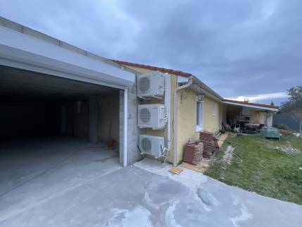 Maison et garage avant travaux de ravalement des façades - Chabeuil 26120