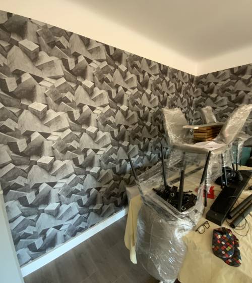 Appartement rénové avec nouveau parquet stratifié et meubles à ALÉS 30100