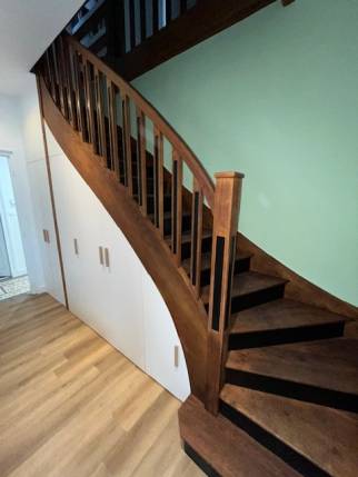 Aménagement d'un placard sous escalier sur mesure - Nantes 44