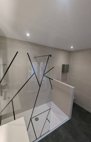 Nouvel douche et espace WC semi cloisonné